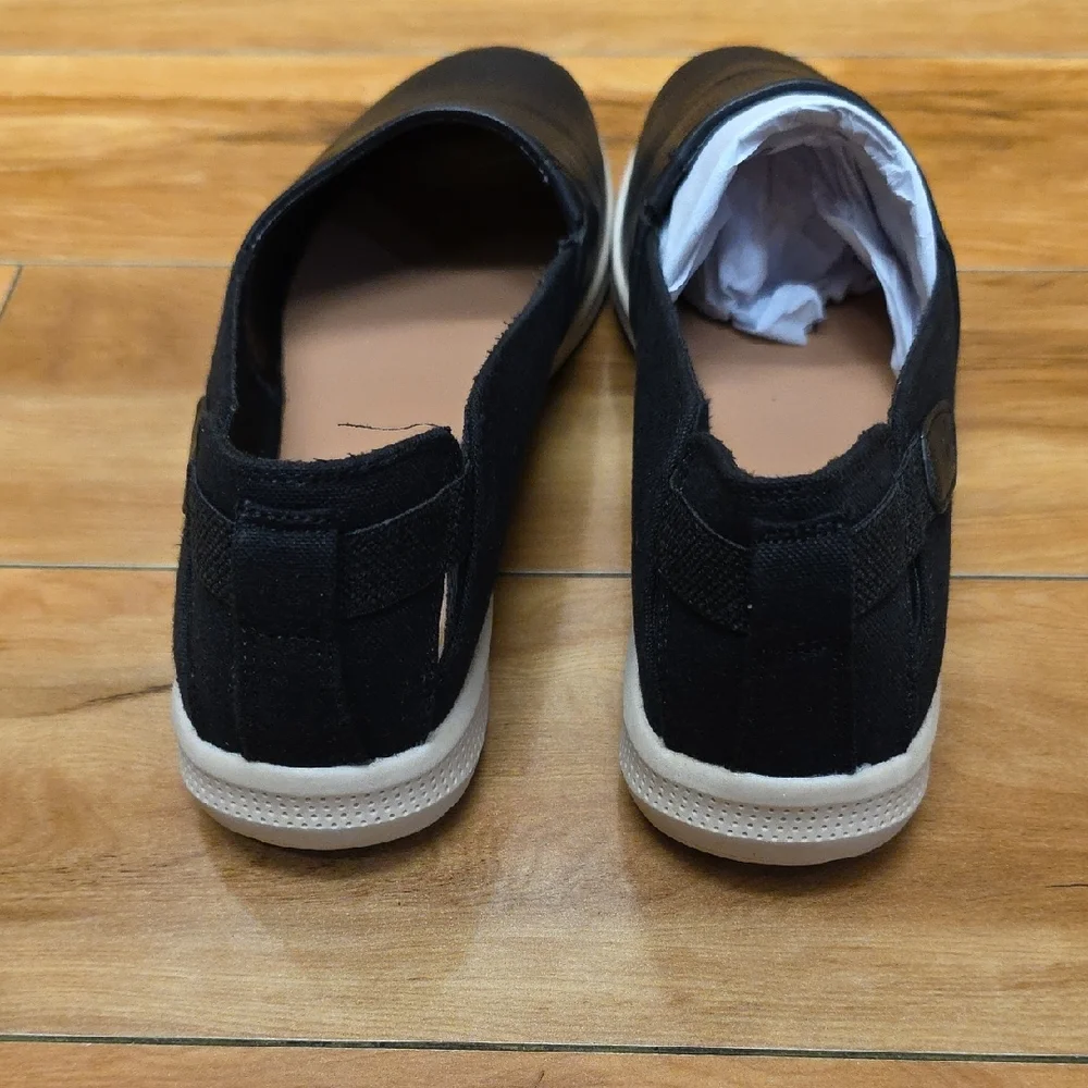 NEW Baretraps Viccia Black Round Closed Toe Perforated Slip-On Shoe Size 9